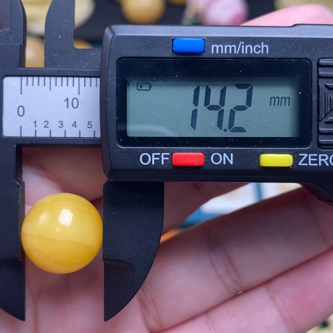 蜜蜡未镶嵌珠宝奇石