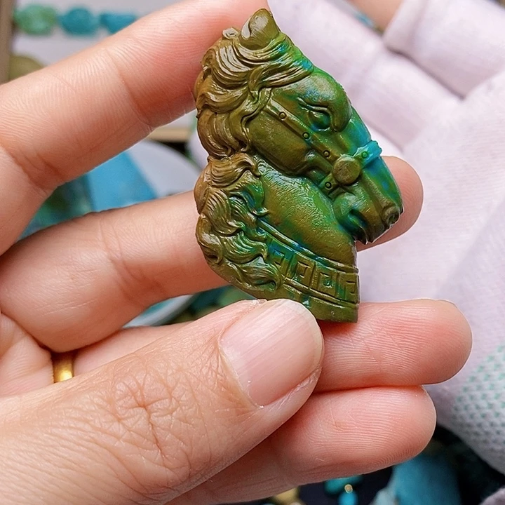 绿松石未镶嵌颈饰