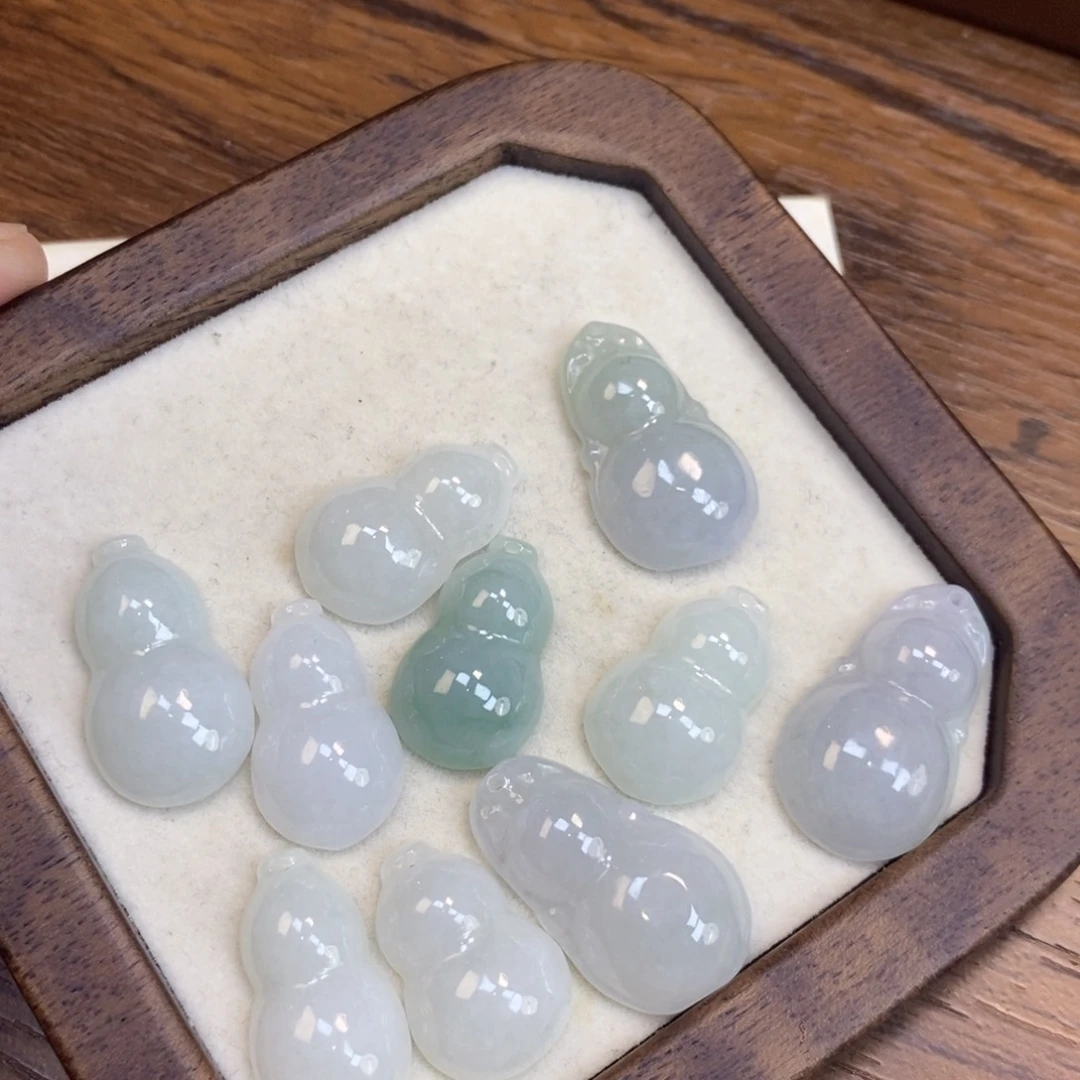 翡翠未镶嵌颈饰葫芦 多样性发其一