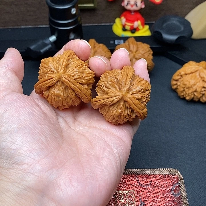 小***馆文玩核桃把件白奔