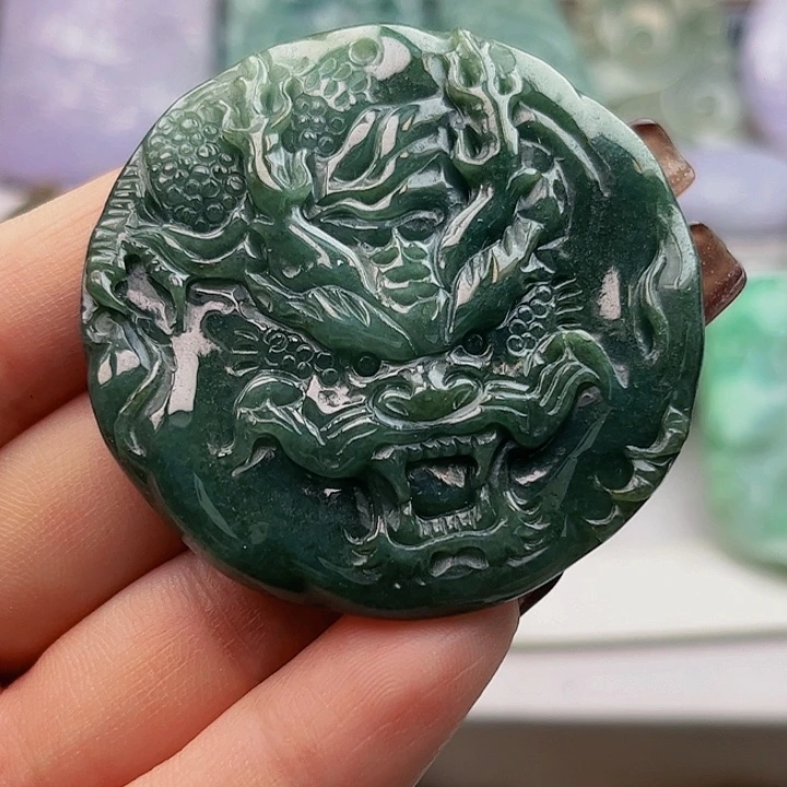 翡翠未镶嵌颈饰挂件