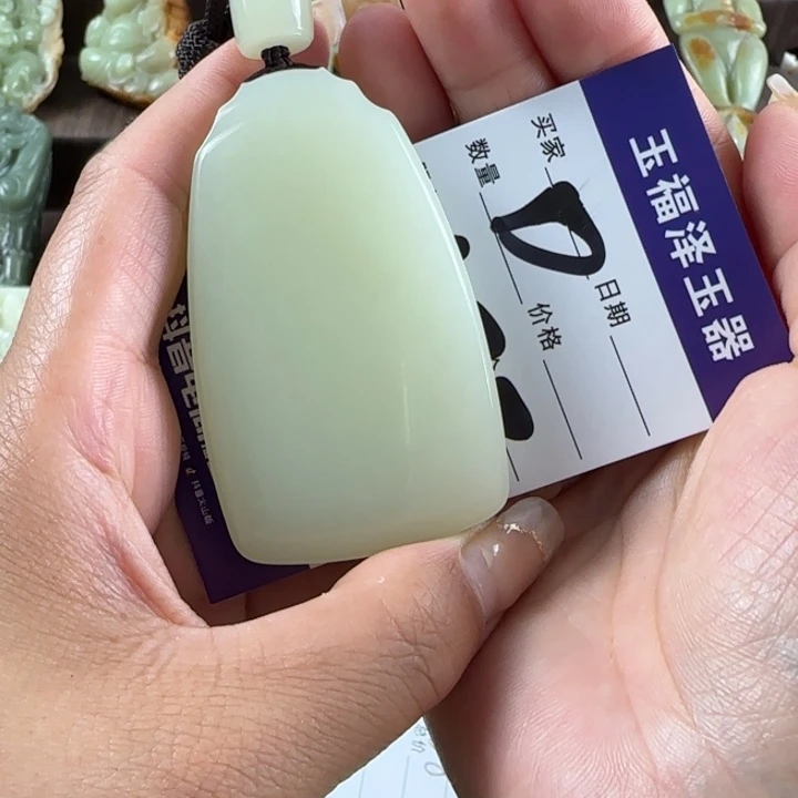 墩***儿透闪石质玉未镶嵌挂件