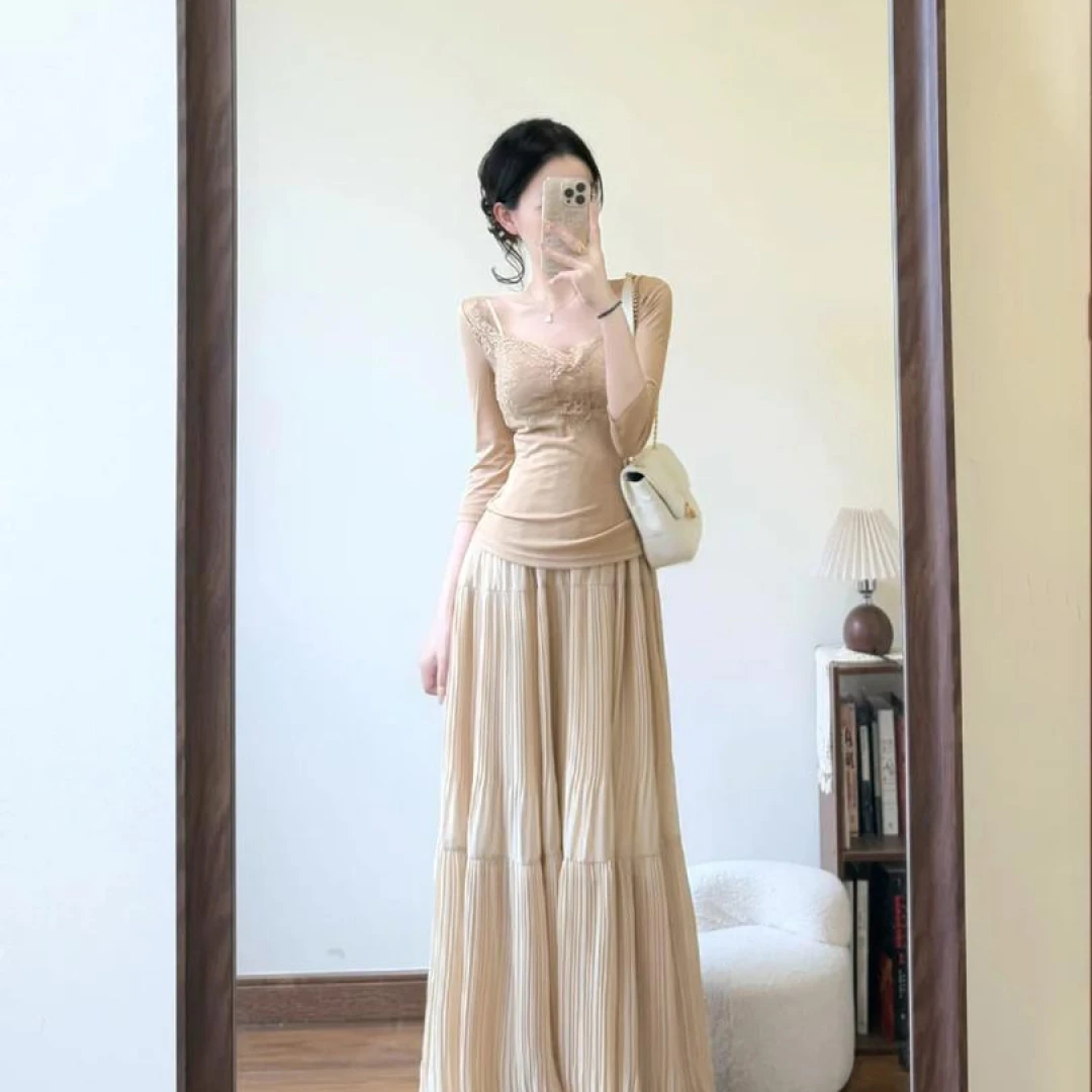 2025夏季高级感名媛风法式蕾丝拼接杏色V领上衣褶皱半身裙套装女