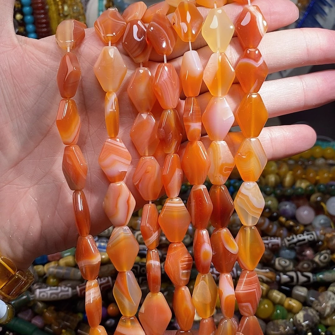 石英质玉未镶嵌，缠丝玛瑙菱形15×20mm，