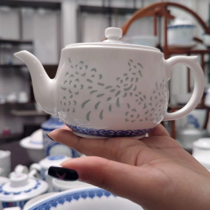 陶瓷喜上眉梢茶壶一个