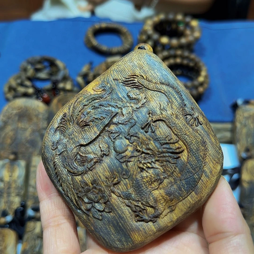 沉香沉香碎屑海南白奇乌身超大随形龙凤老料51.7带绳