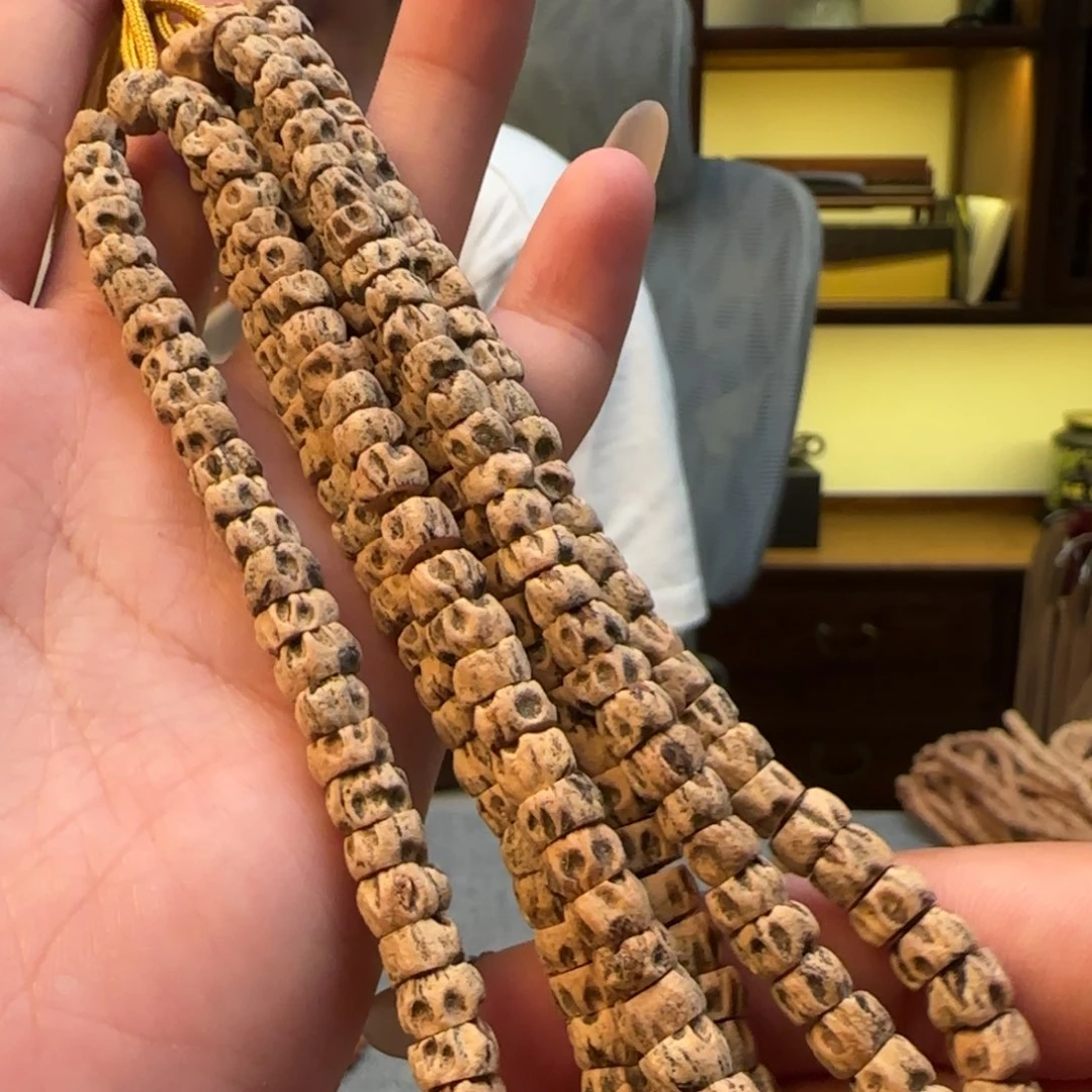 柏香籽/百香籽手串手持一条