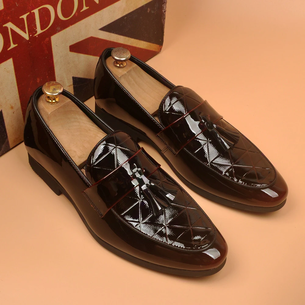 秋季新款男士英伦风尖头皮鞋漆皮流苏一脚蹬时尚懒人鞋发型师潮鞋