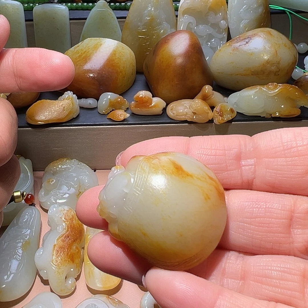 烟***意和田玉未镶嵌颈饰