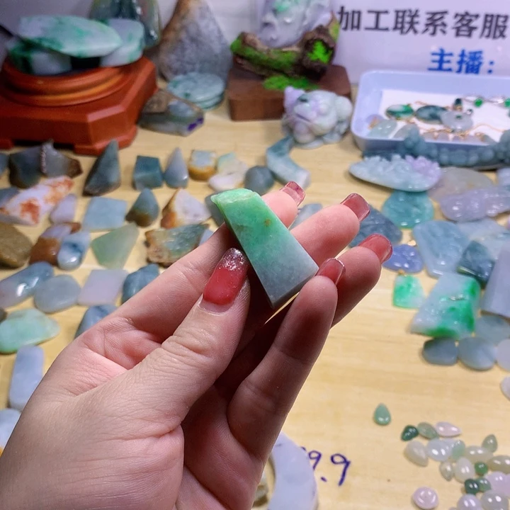 手串翡翠未镶嵌?**乐