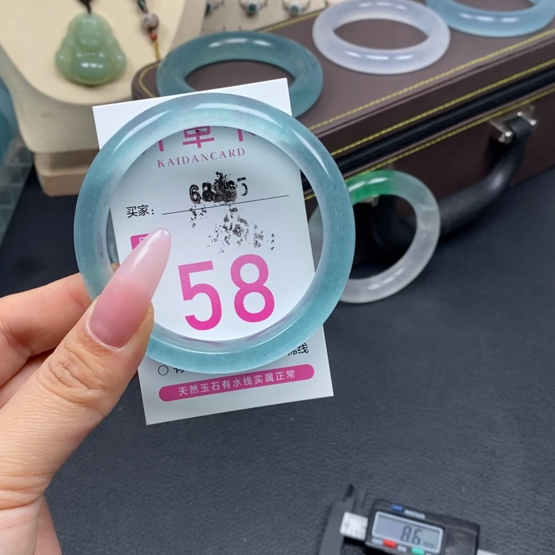 三***腩石英质玉未镶嵌手镯