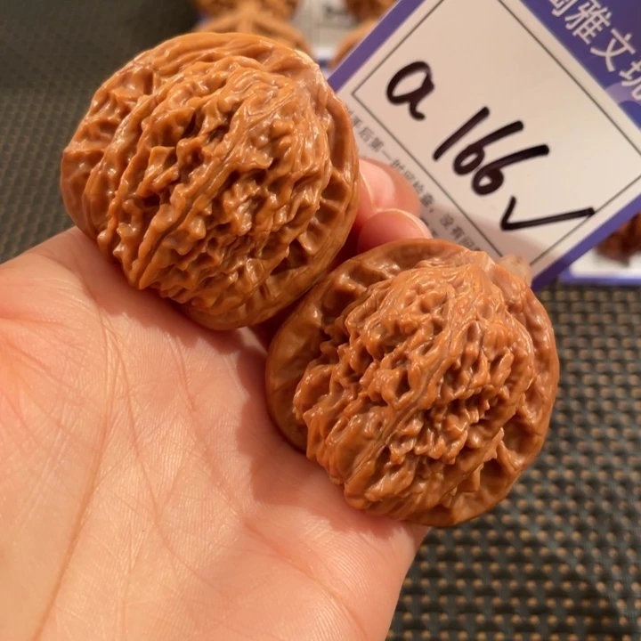 文玩核桃把件166号4.1➕四座楼
