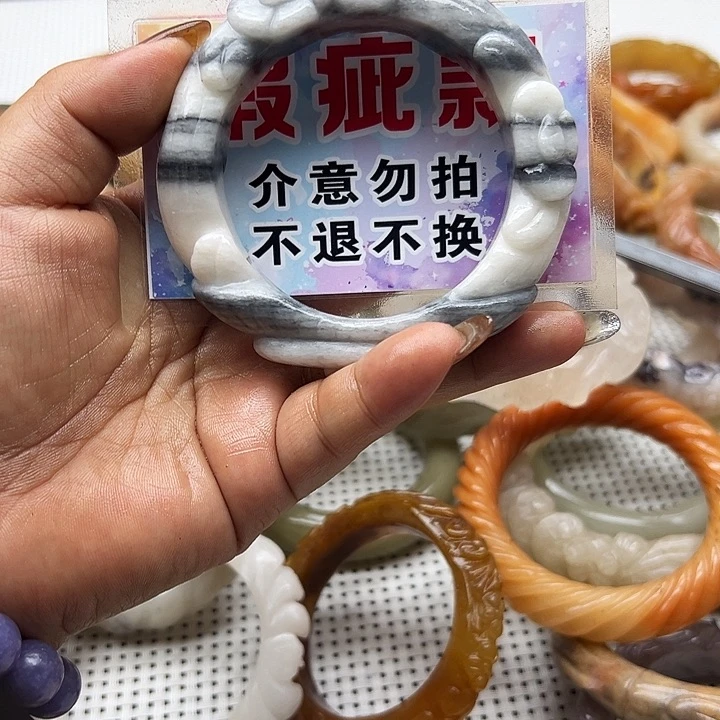 未镶嵌手镯石英岩玉