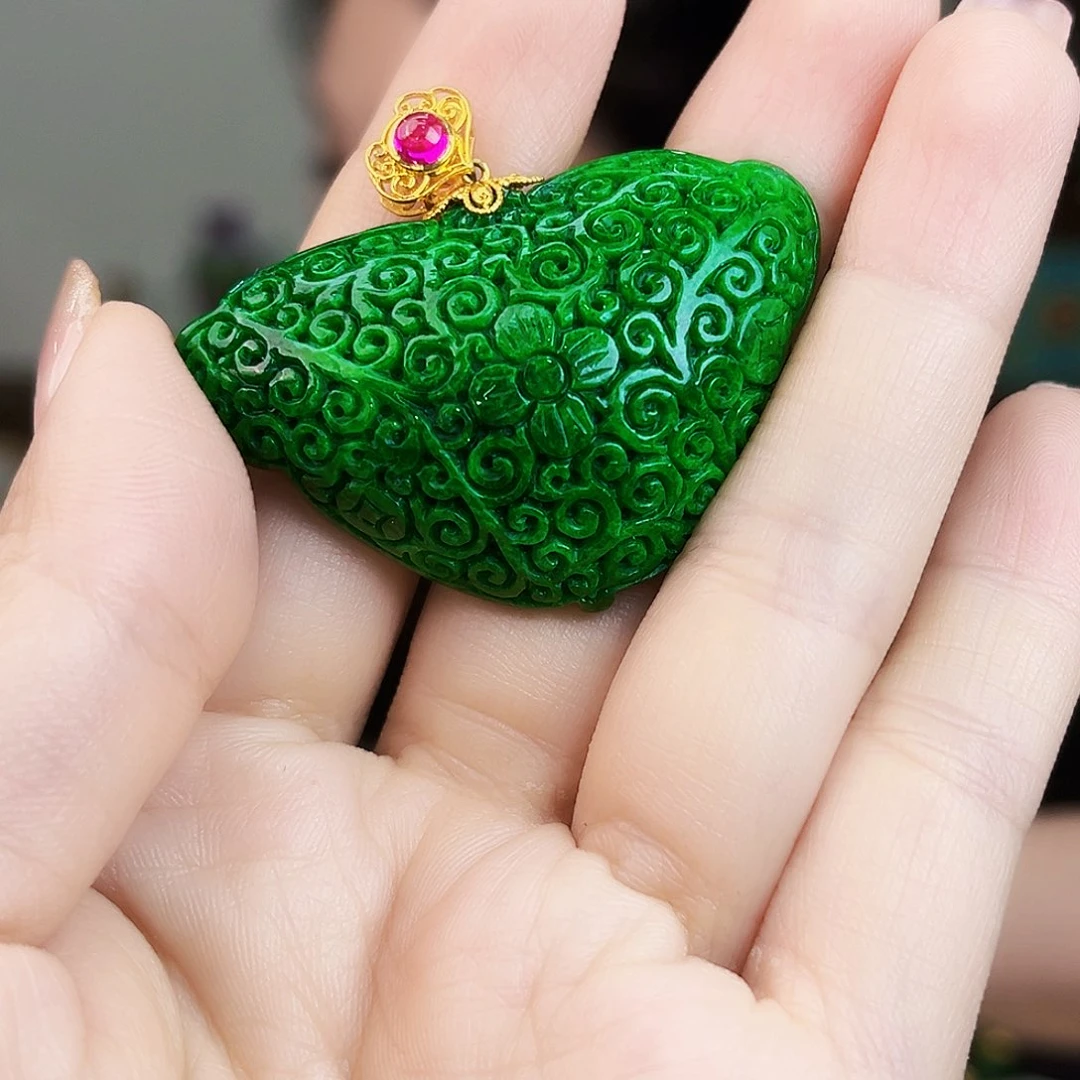 翡翠18K金镶嵌颈饰多样性