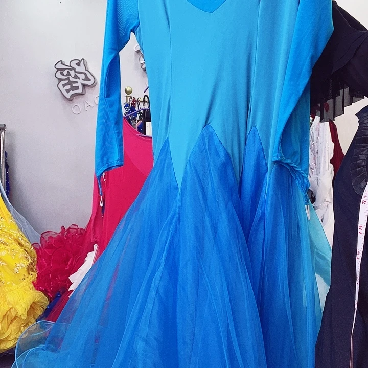 交谊舞的时候也很帅啊哈哈