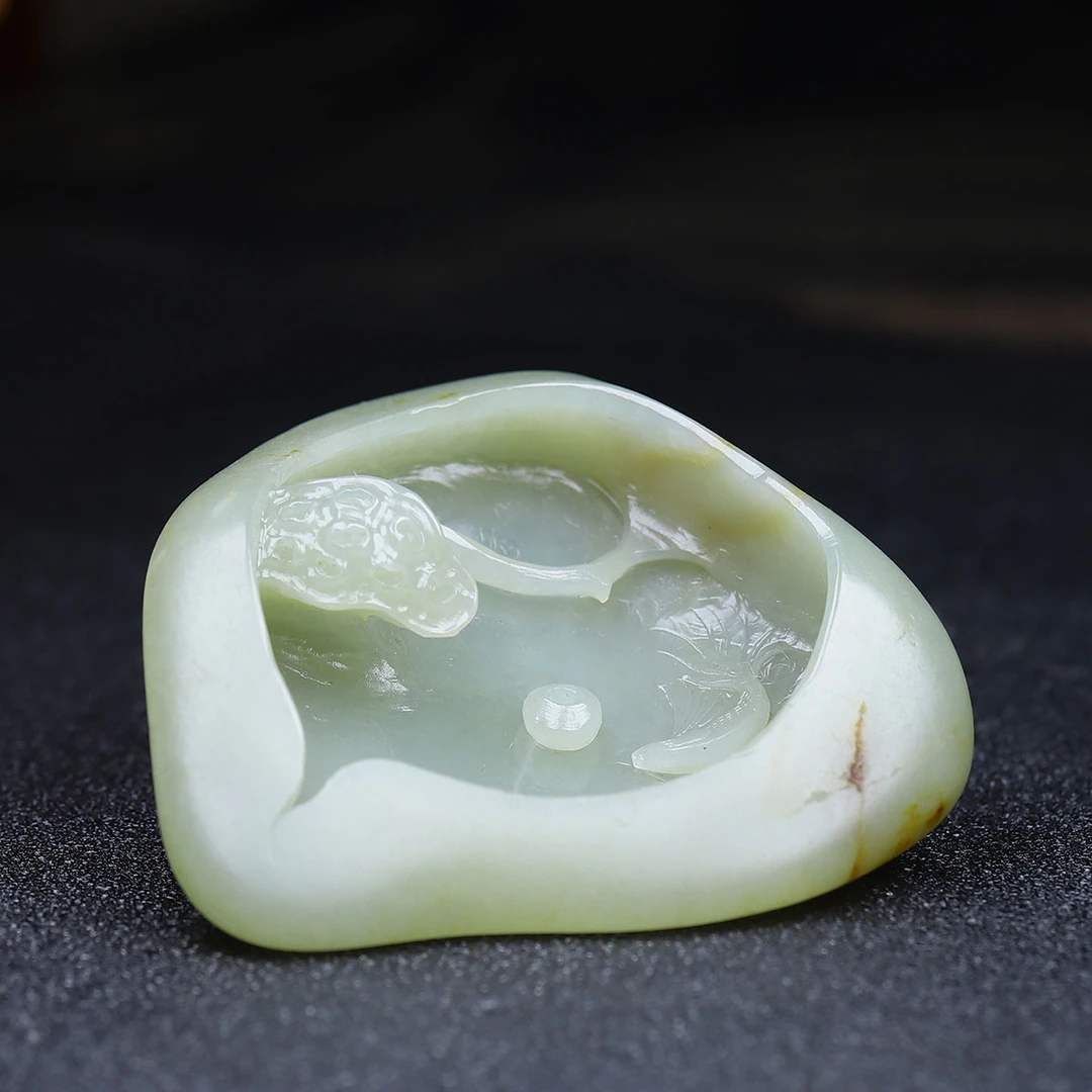 123059和田玉青白玉鱼戏莲间摆件