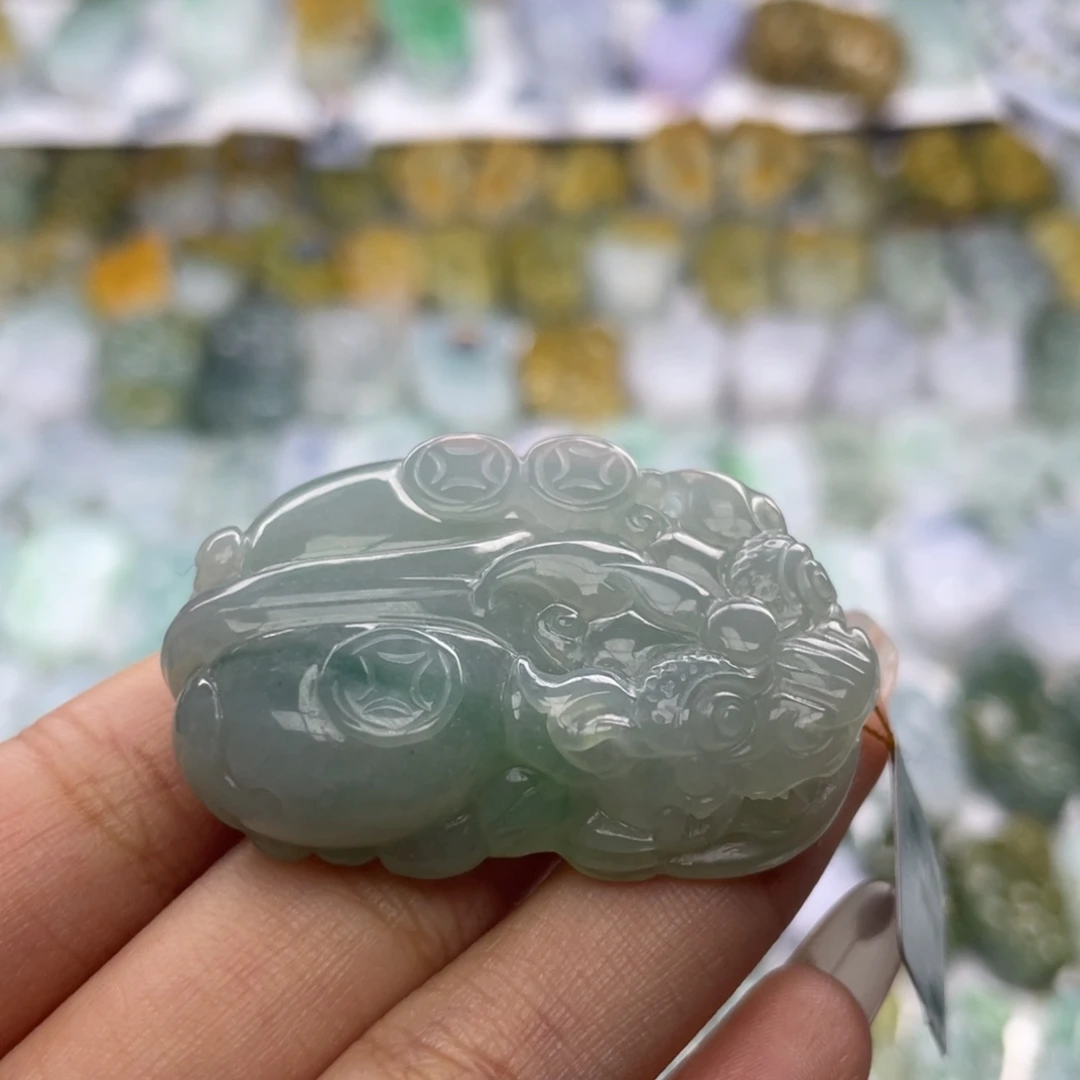 翡翠未镶嵌颈饰貔貅