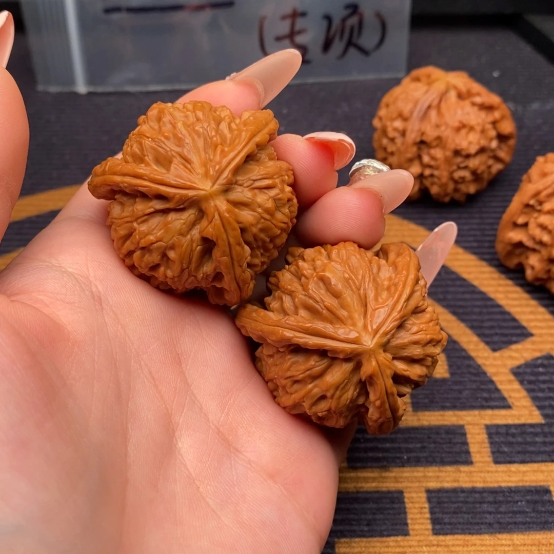 双***生文玩核桃吊坠白狮子