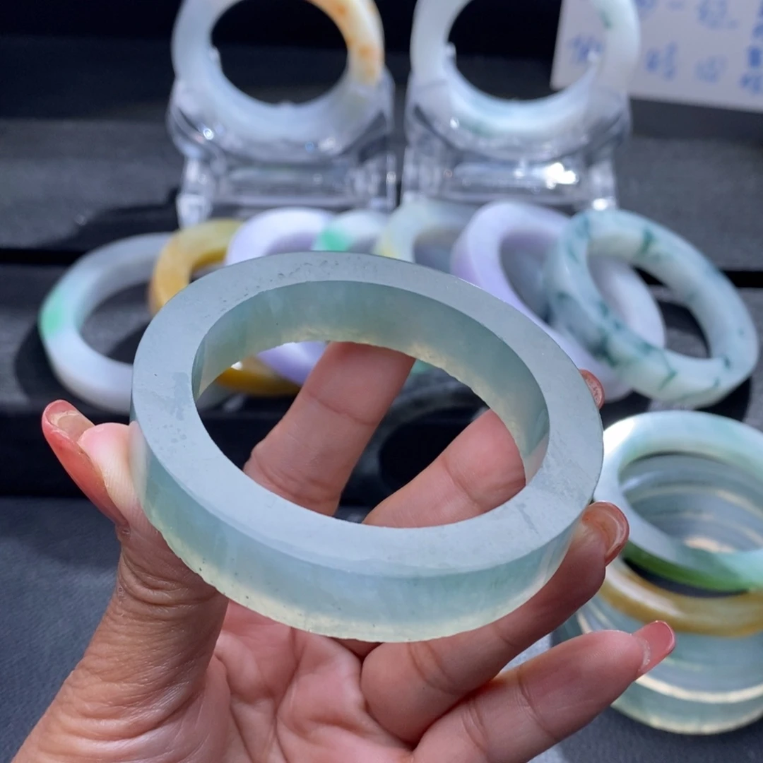 定制翡翠未镶嵌翡翠手镯