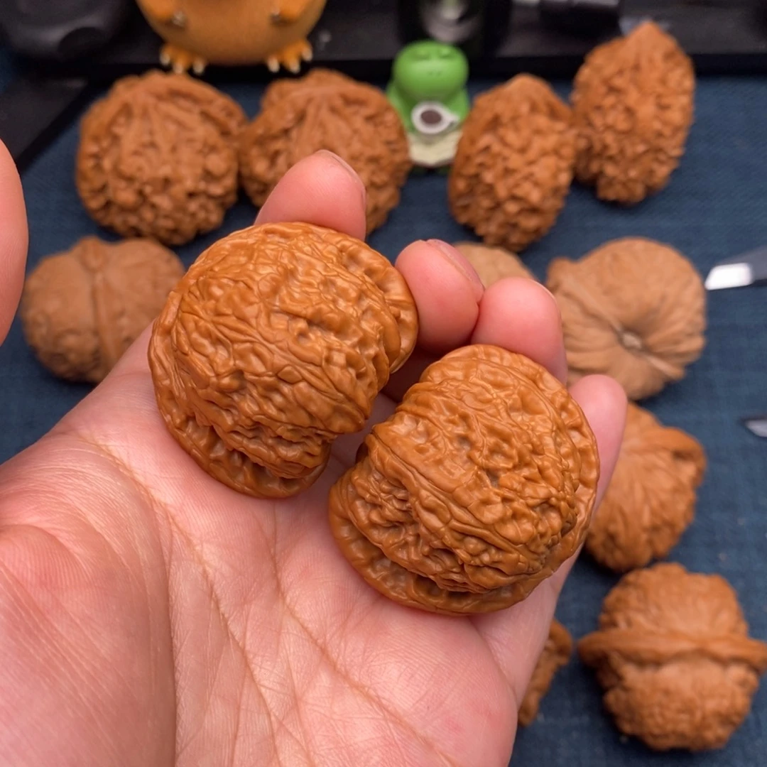 文玩核桃把件39精品粗棱球白全品