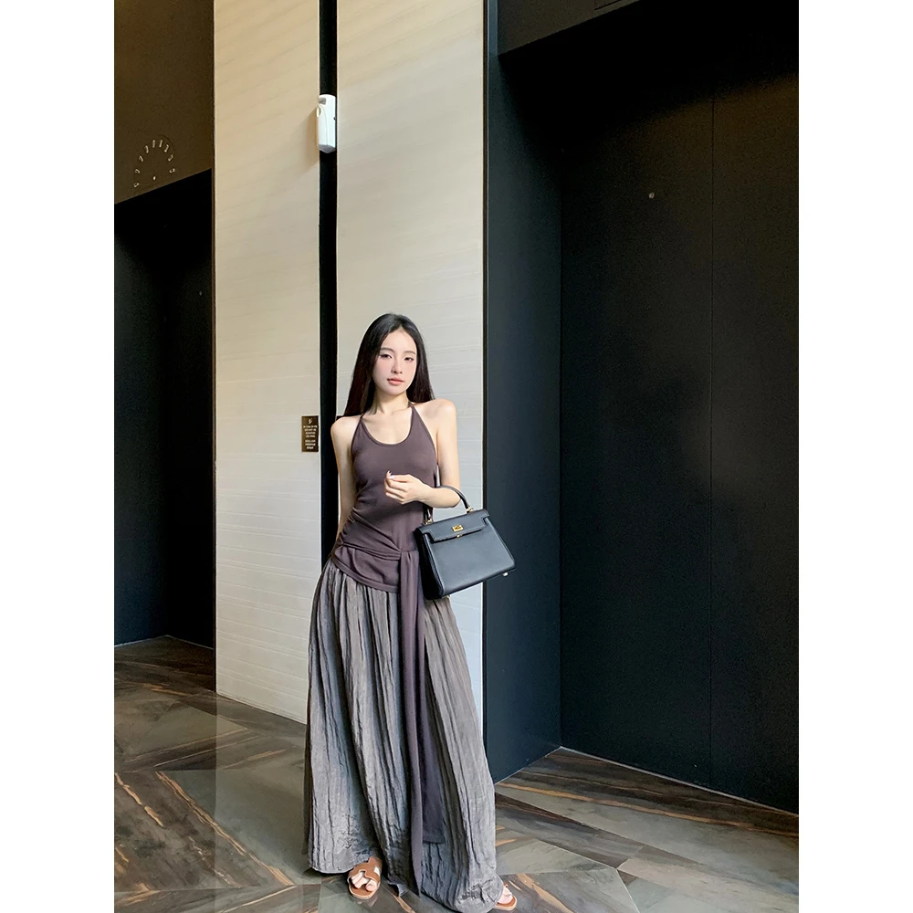 轻奢 设计感修身露背遮副乳针织吊带+压褶宽松休闲大摆伞裙网红款