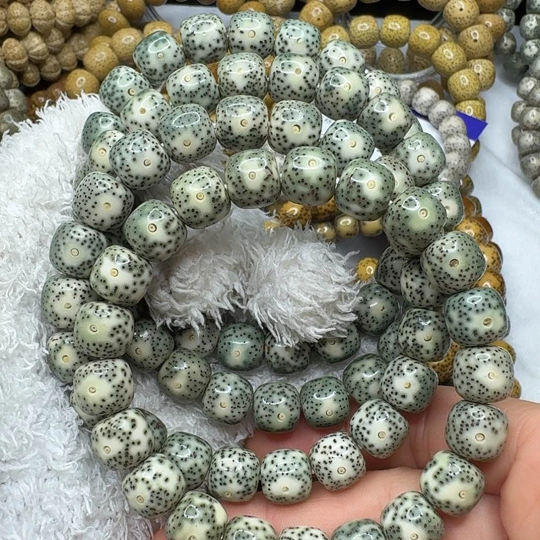 星月菩提手串11绿包白黄金瞳 随机1串