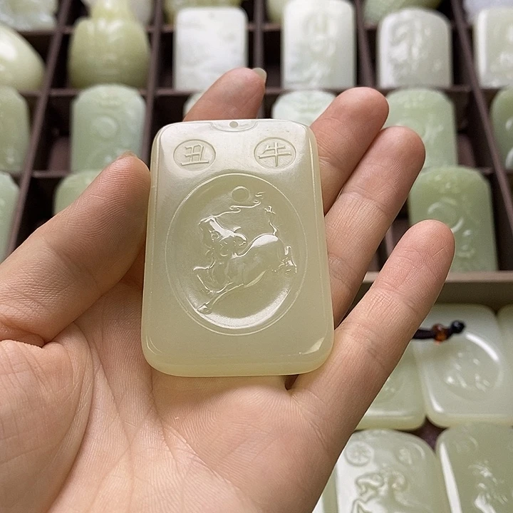 昆仑石牛守护虚空藏菩萨