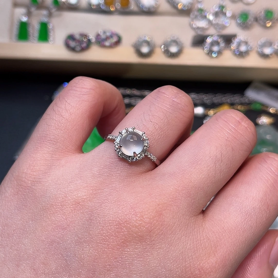 翡翠18K金镶嵌戒指蛋面