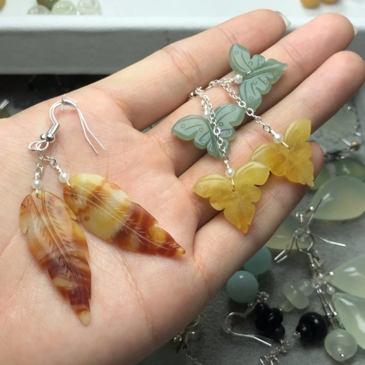 蛇纹石玉耳饰未镶嵌猫**令