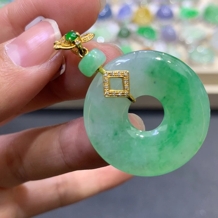 翡翠颈饰18K金镶嵌翡翠