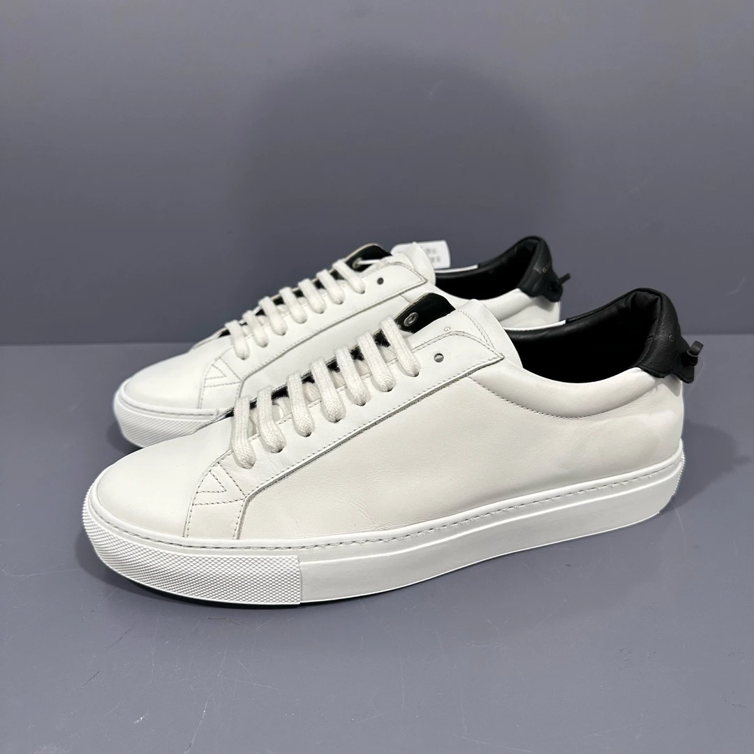95新 Givenchy/纪梵希 42码 纪梵希黑白板鞋 穿两次 休闲鞋 秒价