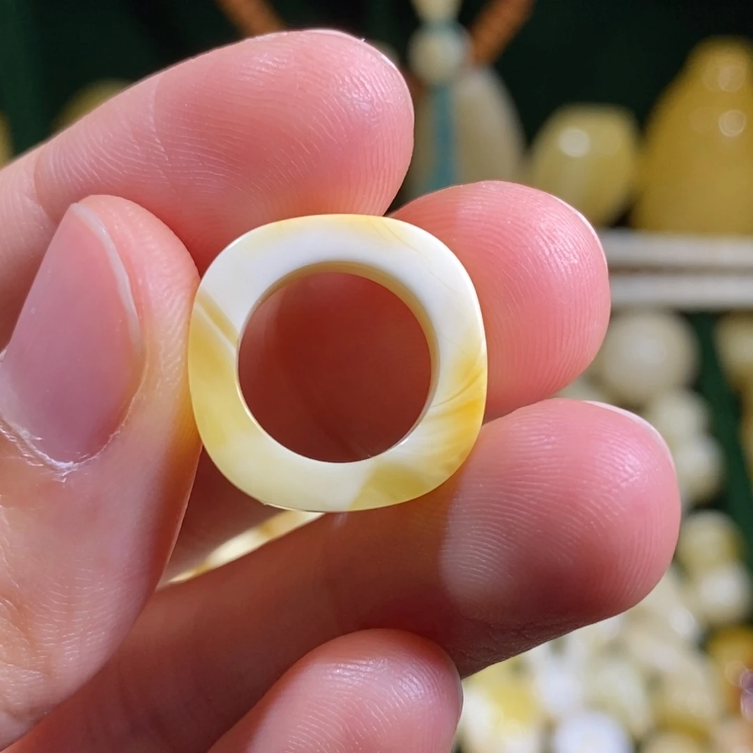 蜜蜡未镶嵌裸石配饰