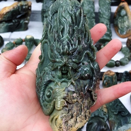 未镶嵌岫岩河磨玉（透闪石质玉）把件山*人