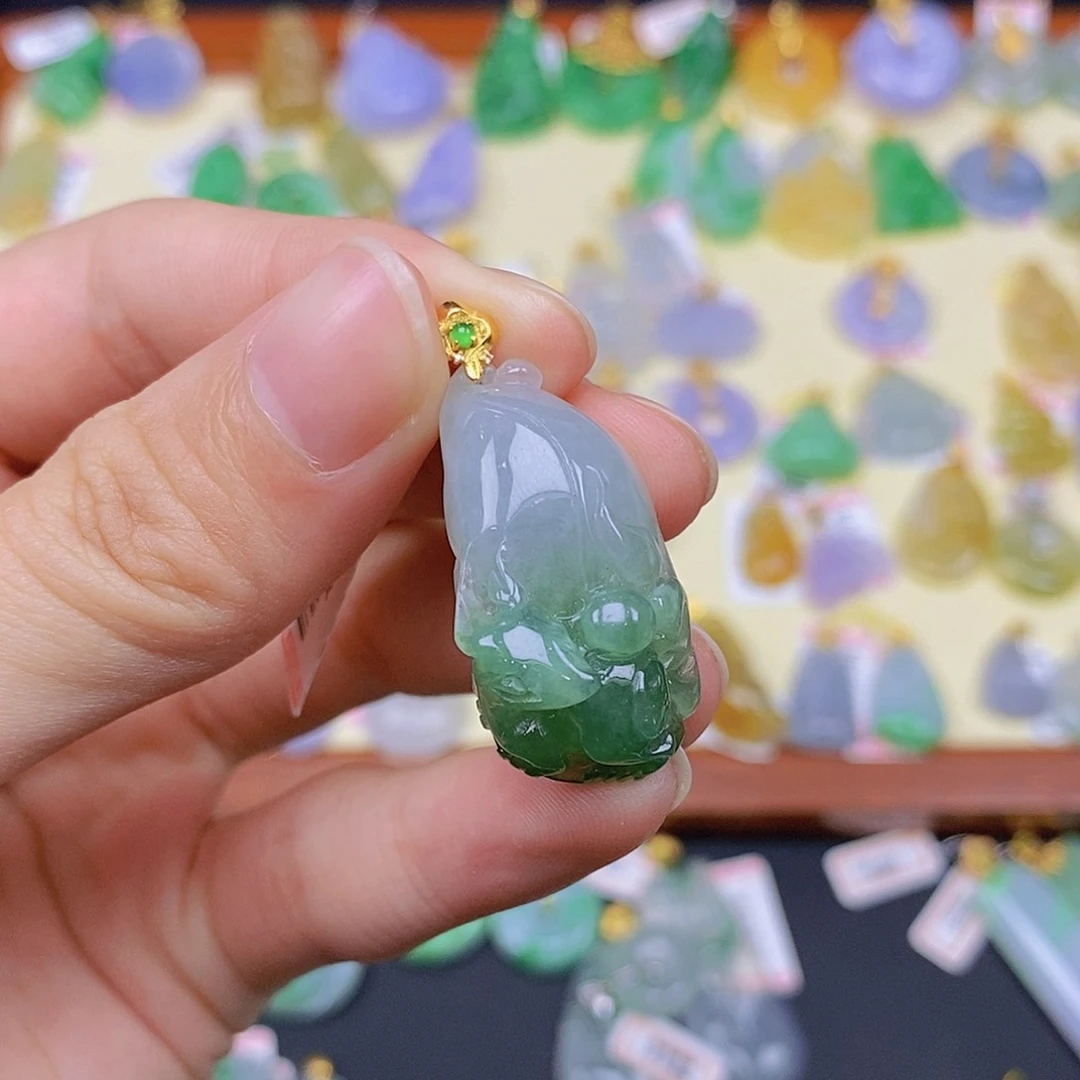 翡翠颈饰18K金镶嵌翡翠