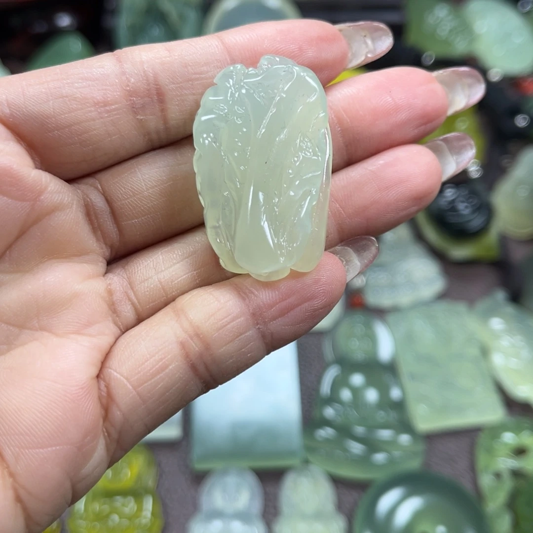 蛇纹石玉未镶嵌颈饰