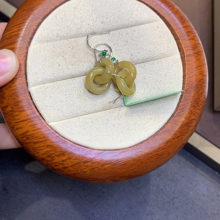 翡翠18K金镶嵌颈饰翡翠
