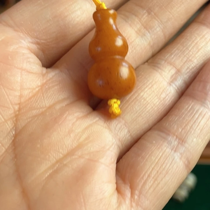 @****张配饰驼骨雕刻小葫芦