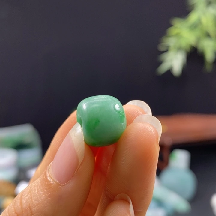 定制翡翠未镶嵌含工