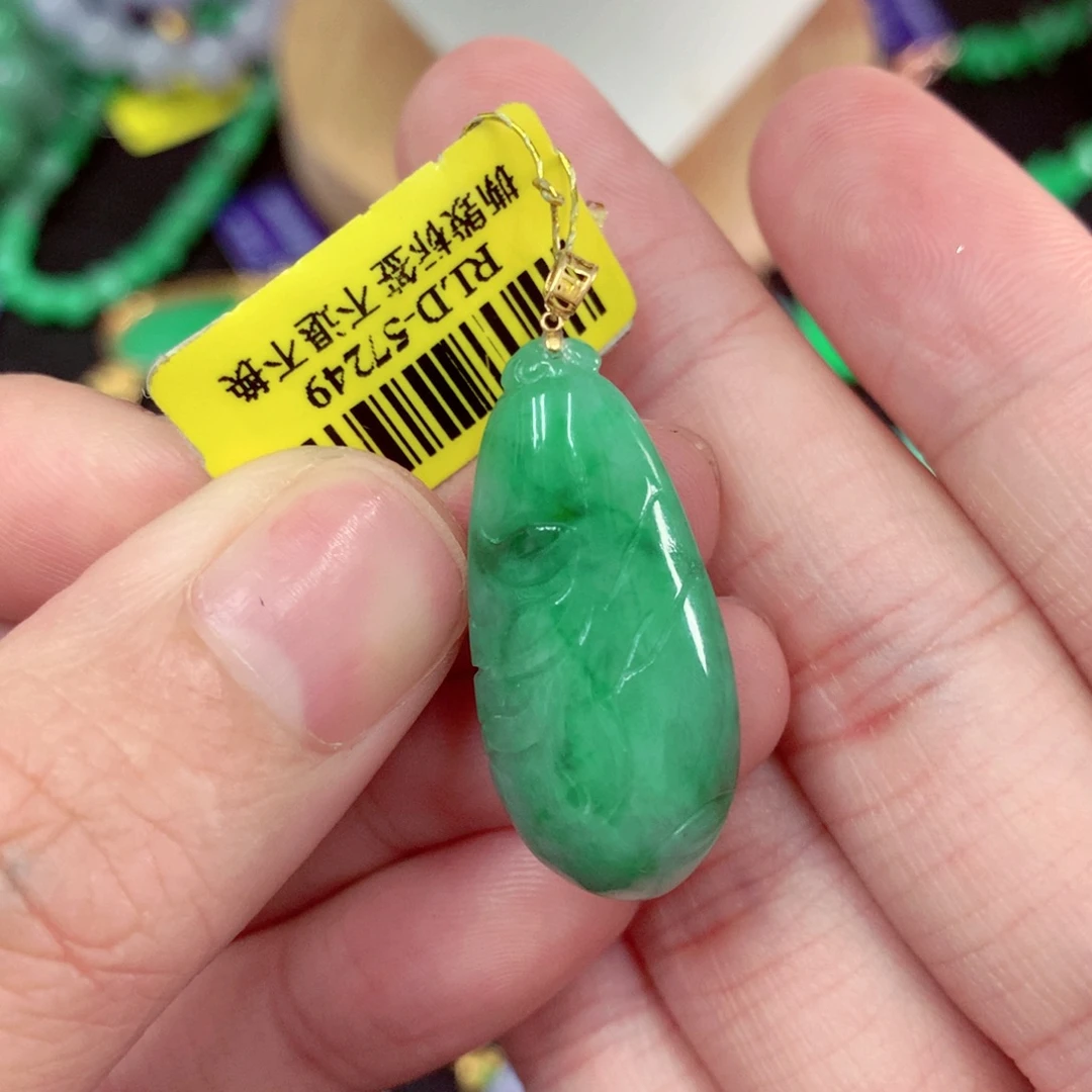 颈饰18K金镶嵌翡翠