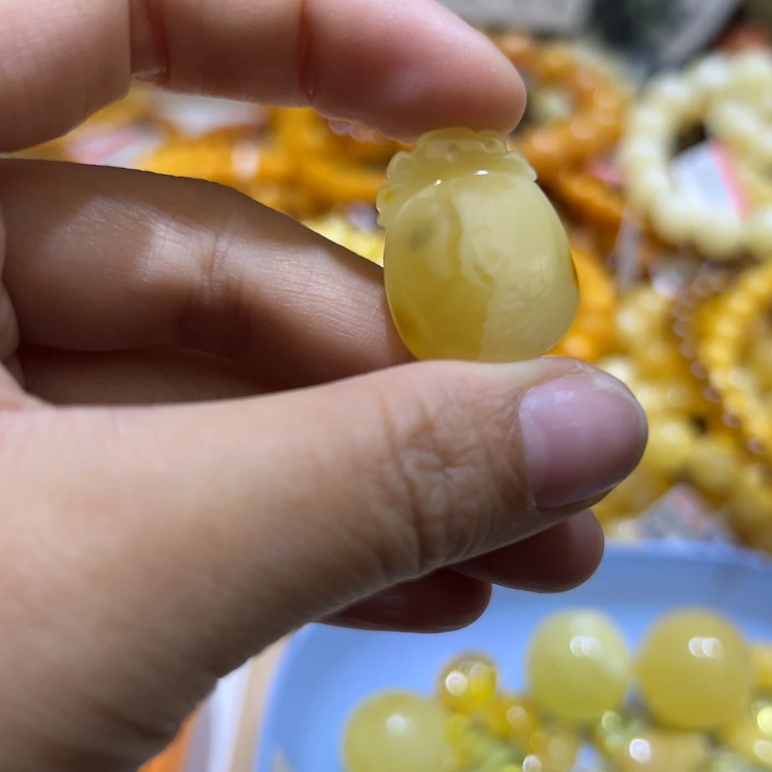琥珀珠宝奇石未镶嵌