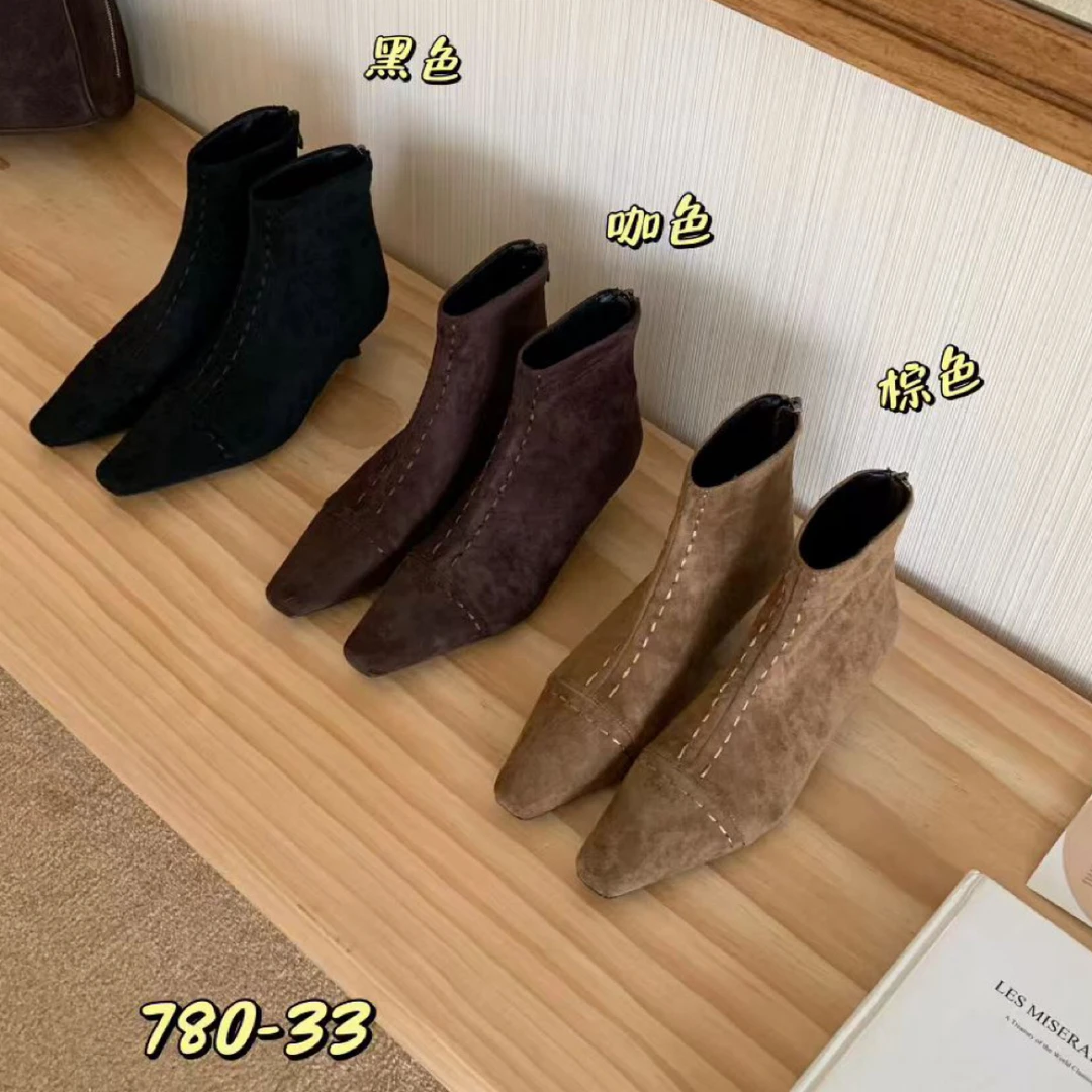 安安家 780-33 初秋新品限定～复古慵懒设计猫跟短靴极简质感女靴