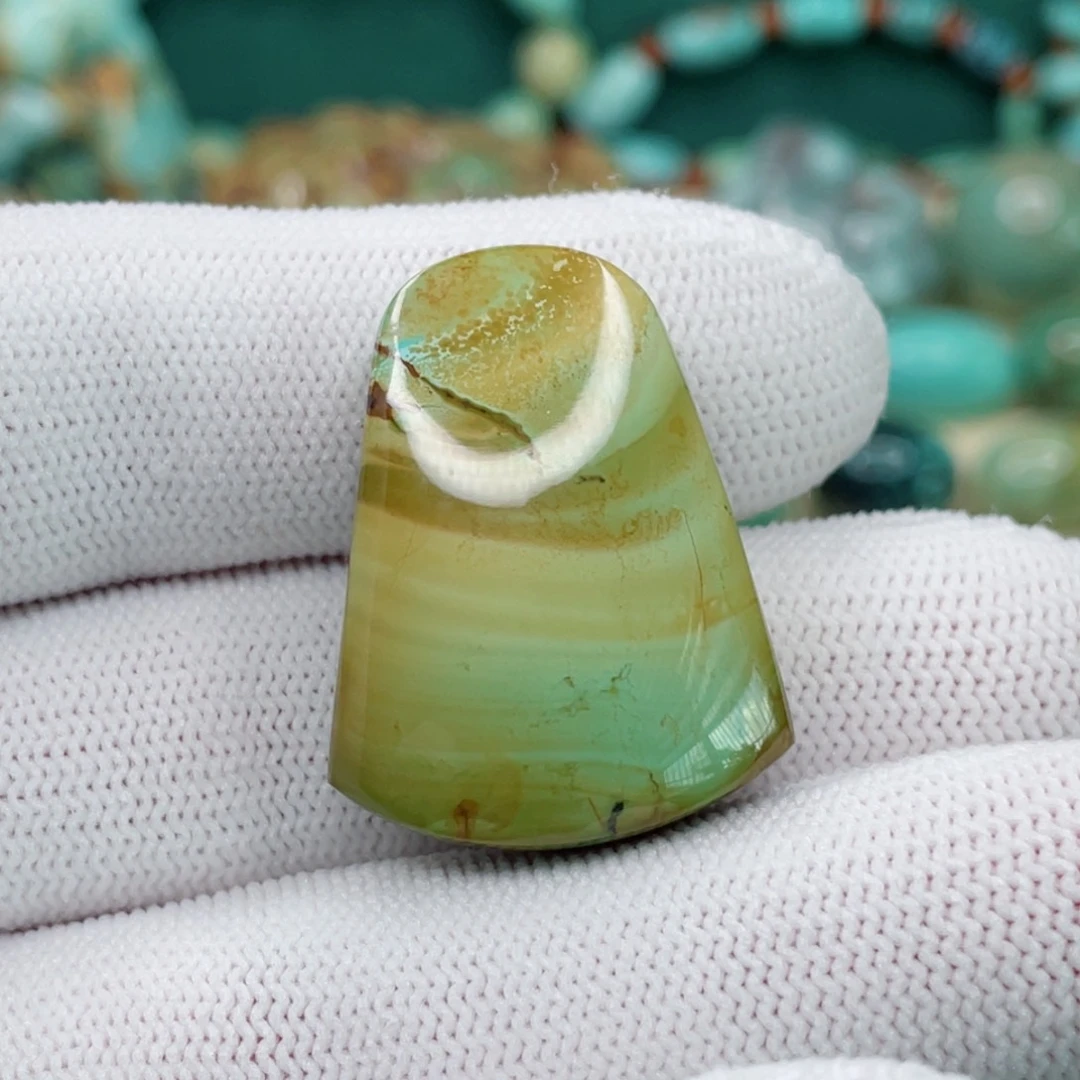 未镶嵌绿松石颈饰