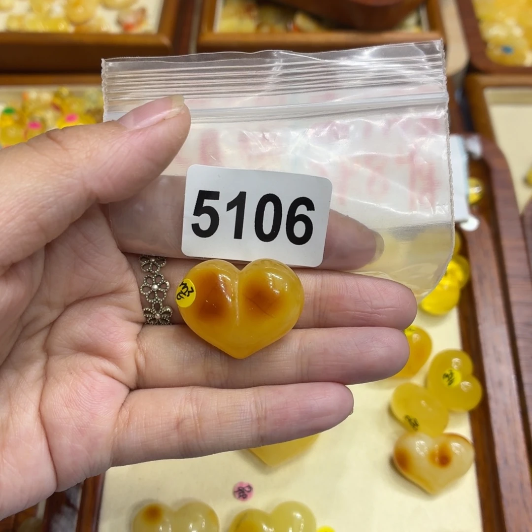 尘***子琥珀未镶嵌颈饰我