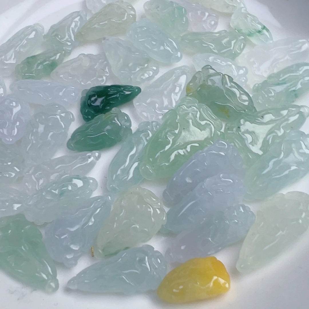 翡翠散珠冰白菜一颗