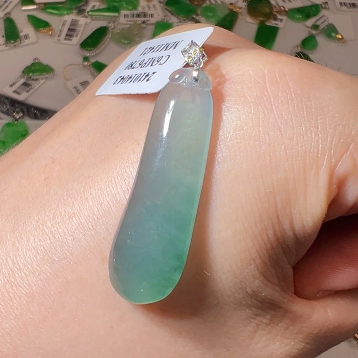 翡翠挂件18K金镶嵌