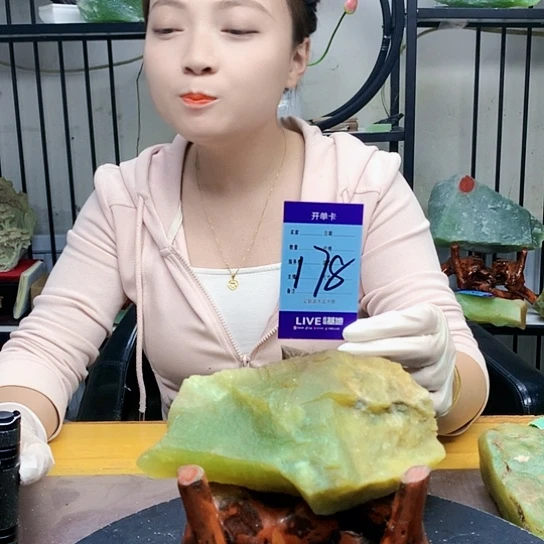 【闪购商品】未镶嵌蛇纹石玉原石啤****c