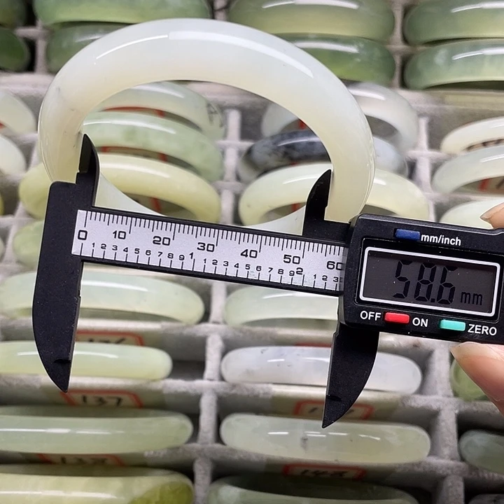 蛇纹石玉未镶嵌手镯130