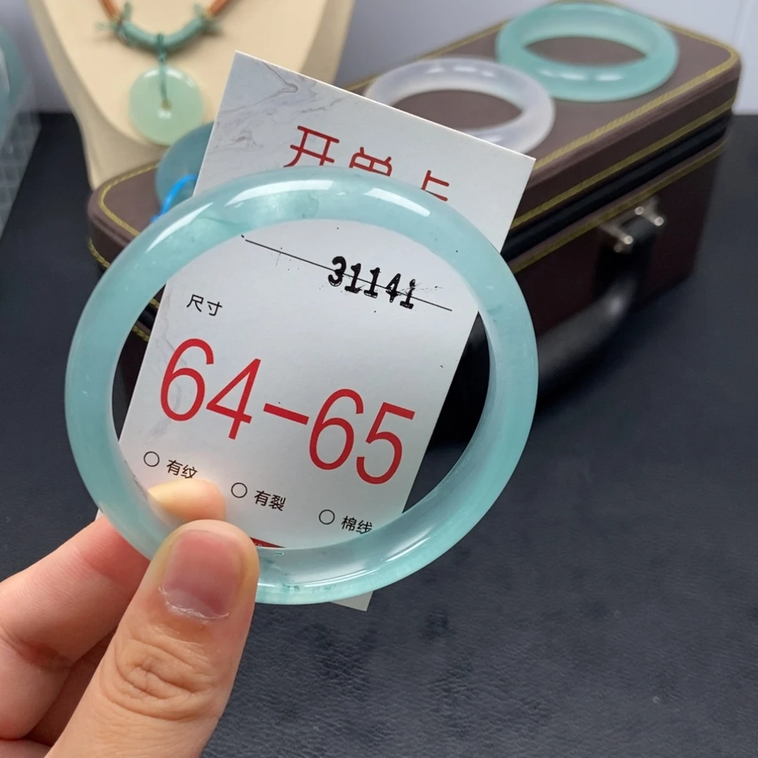 未镶嵌手镯石英质玉