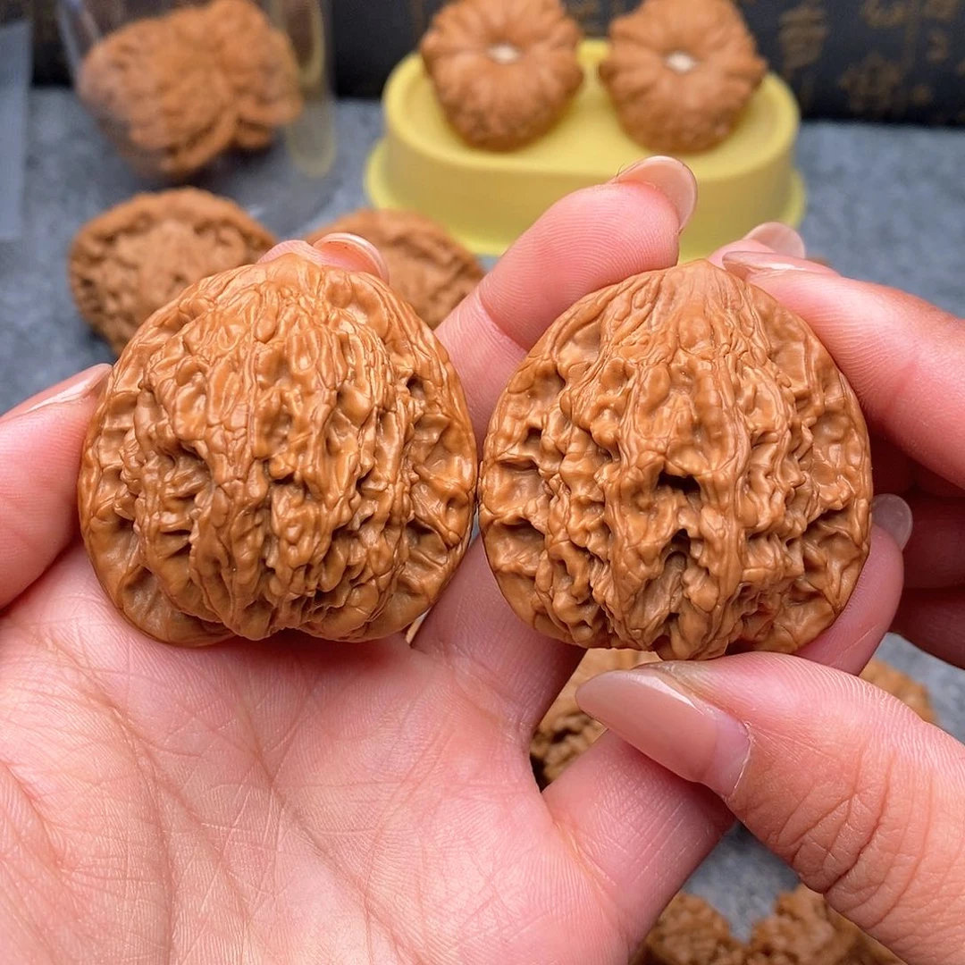 文玩核桃把件“**”虎头43全