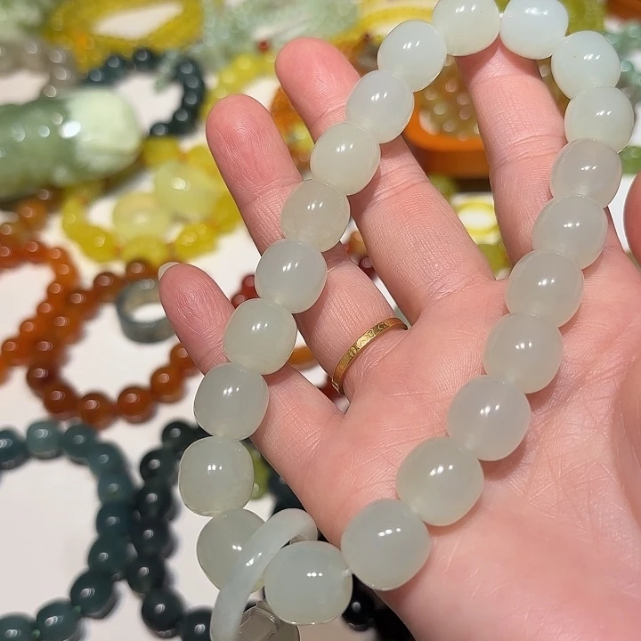 蛇纹石玉未镶嵌手持